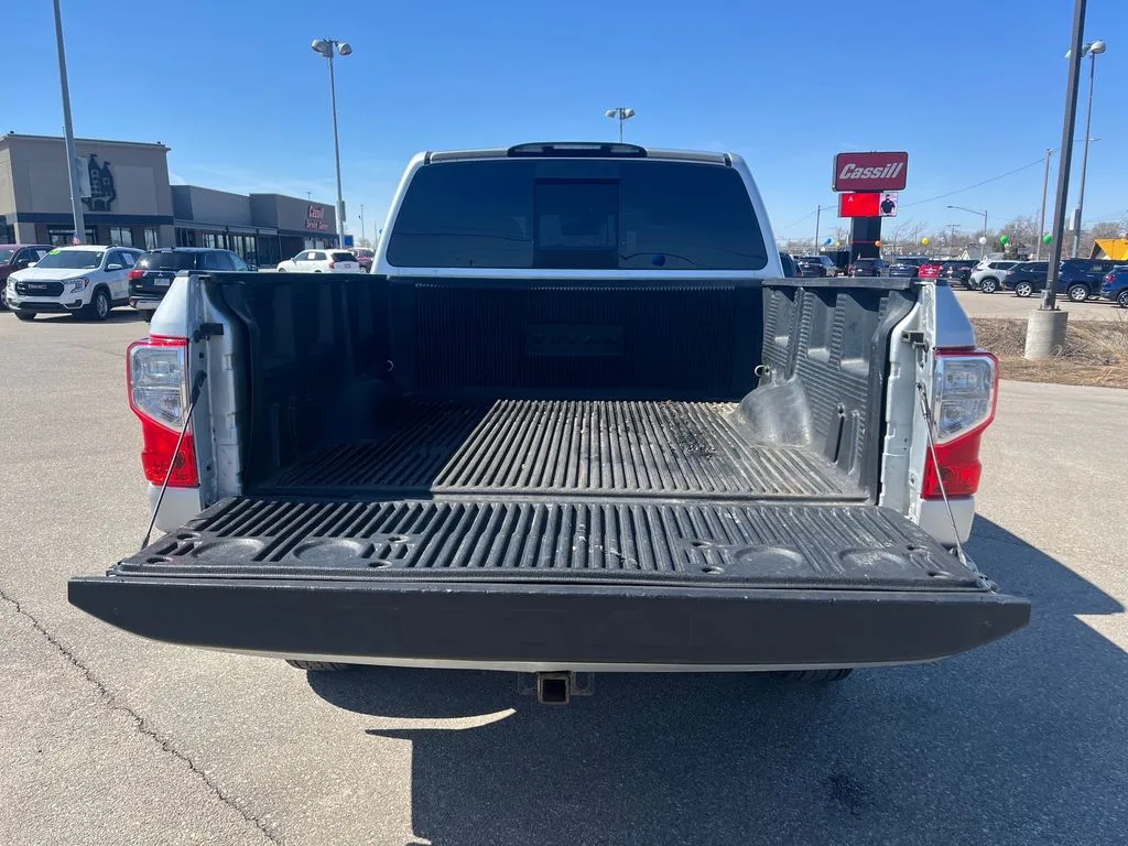 2017 Nissan Titan SV - Photo 24