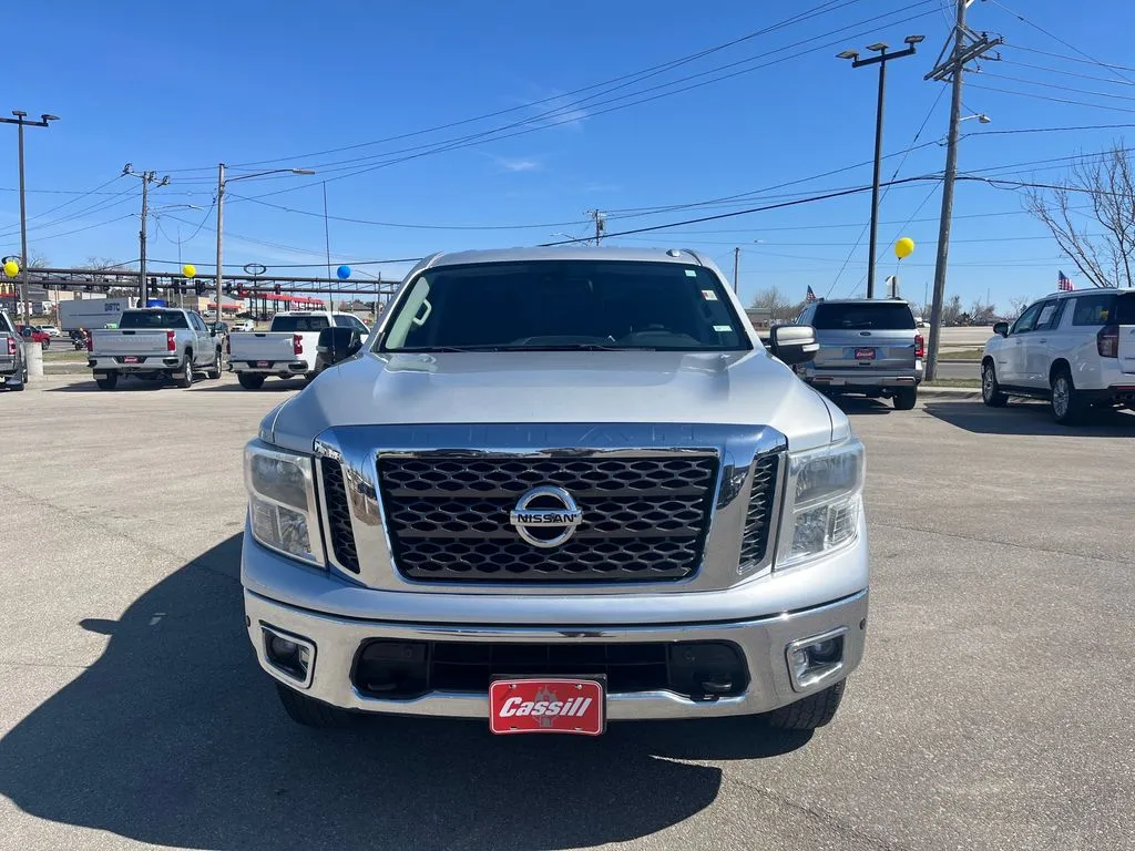 2017 Nissan Titan SV - Photo 9