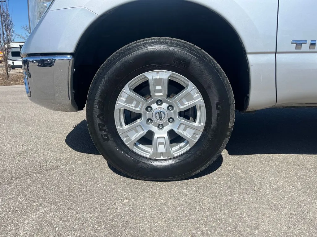 2017 Nissan Titan SV - Photo 25