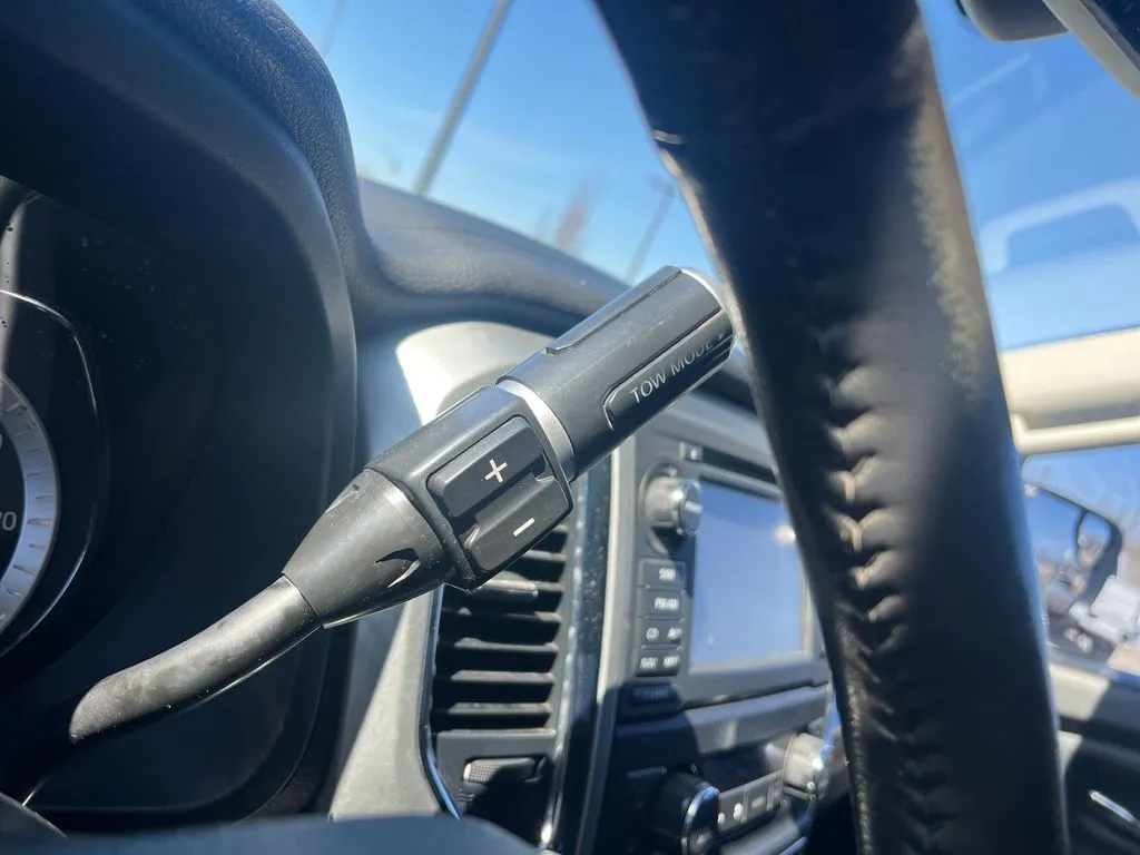 2017 Nissan Titan SV - Photo 11