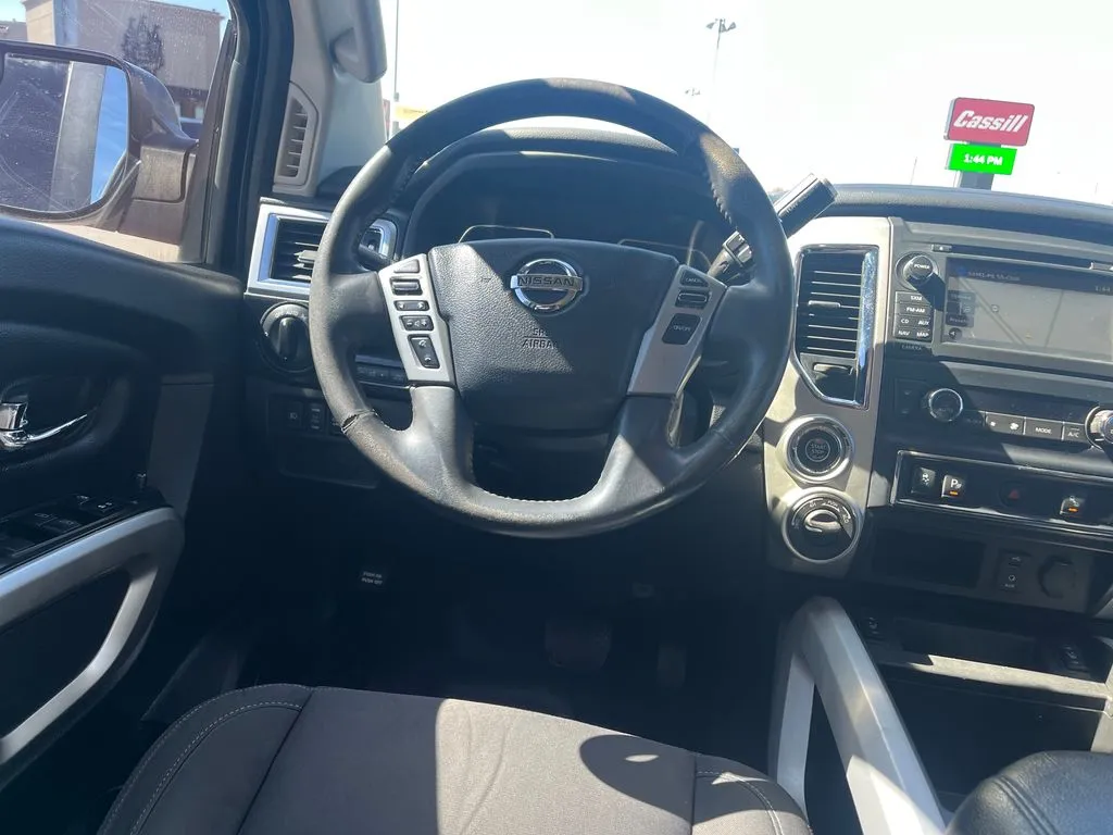 2017 Nissan Titan SV - Photo 21