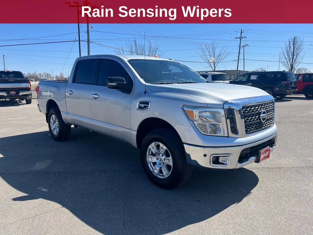 2017 Nissan Titan SV - Photo 8