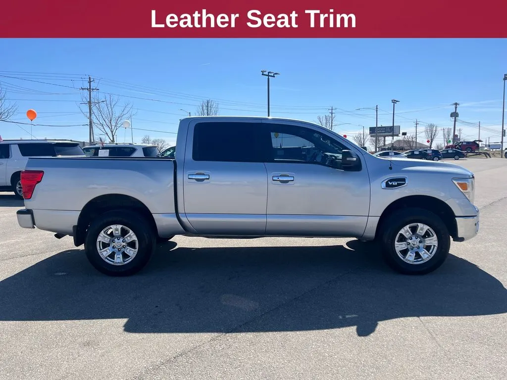 2017 Nissan Titan SV - Photo 7