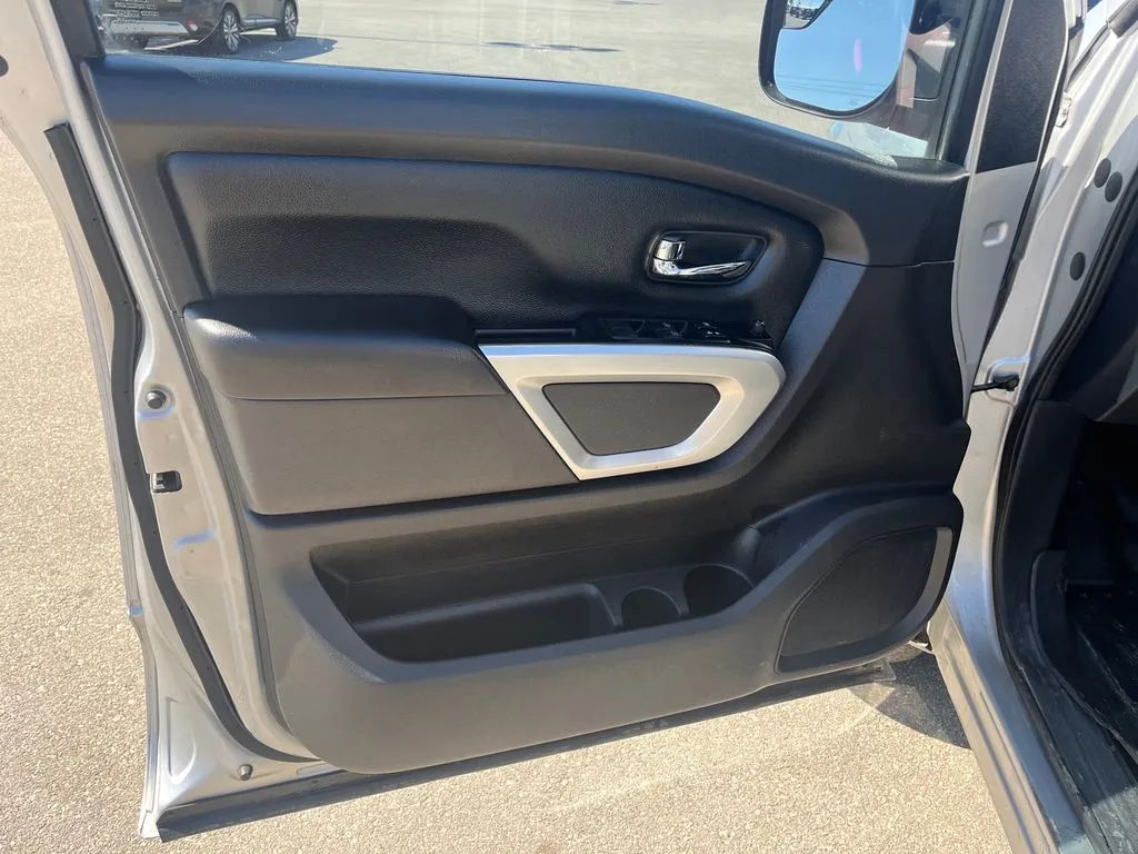 2017 Nissan Titan SV - Photo 16