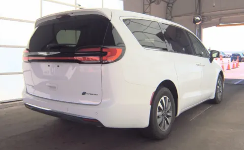More photos of 2024 Chrysler Pacifica Hybrid Select at Cassill Motors, IA
