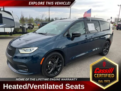 Blue 2025 Chrysler Pacifica Limited for sale in Cedar Rapids, IA