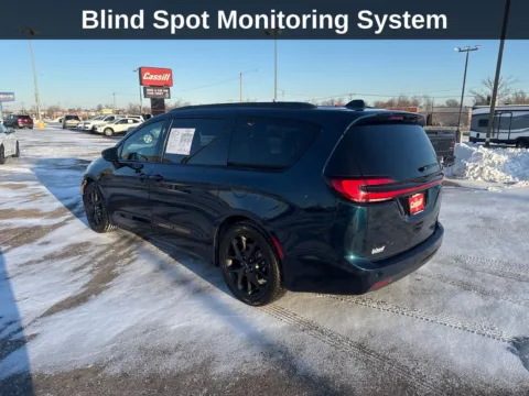 More photos of 2025 Chrysler Pacifica Limited at Cassill Motors, IA