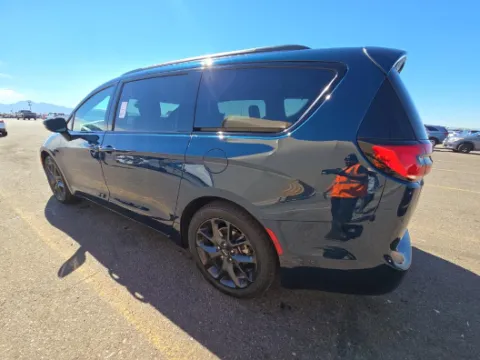 Another view of 2025 Chrysler Pacifica Limited for sale in Cedar Rapids, IA at Cassill Motors
