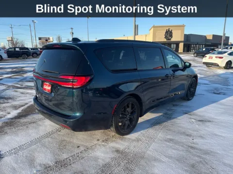 More photos of 2025 Chrysler Pacifica Limited at Cassill Motors, IA