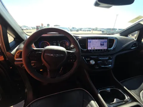 More photos of 2025 Chrysler Pacifica Limited at Cassill Motors, IA