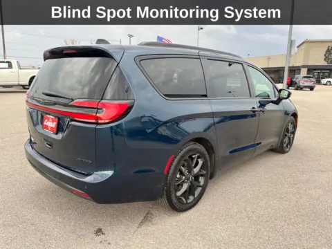 More photos of 2025 Chrysler Pacifica Limited at Cassill Motors, IA