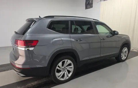 Photos of 2022 Volkswagen Atlas 3.6L V6 SE w/Technology for sale in Cedar Rapids, IA at Cassill Motors