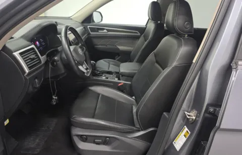 More photos of 2022 Volkswagen Atlas 3.6L V6 SE w/Technology at Cassill Motors, IA