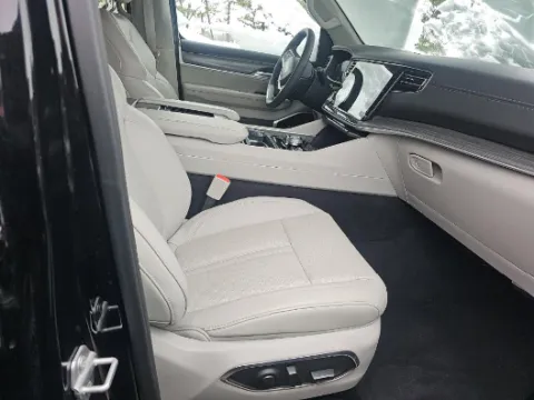 More photos of 2024 Jeep Wagoneer Series III at Cassill Motors, IA