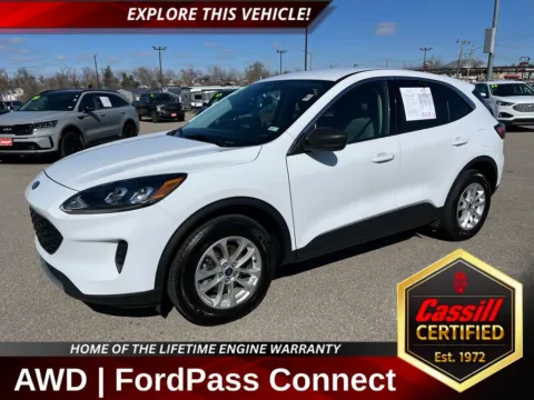 White 2022 Ford Escape SE for sale in Cedar Rapids, IA