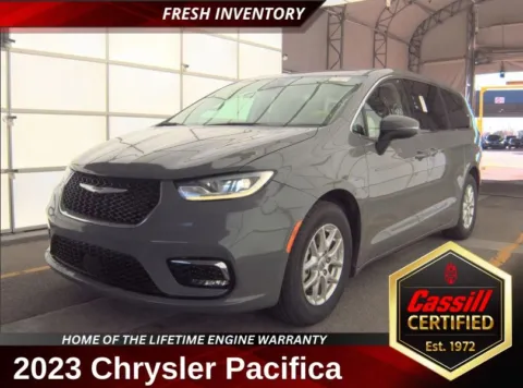 Gray 2023 Chrysler Pacifica Touring L for sale in Cedar Rapids, IA