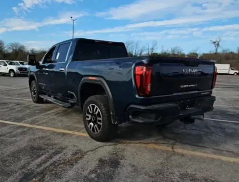 More photos of 2022 GMC Sierra 2500HD Denali at Cassill Motors, IA