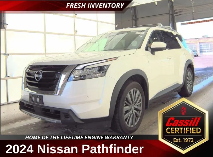 White 2024 Nissan Pathfinder SL for sale in Cedar Rapids, IA