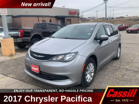 Silver 2017 Chrysler Pacifica Touring for sale in Cedar Rapids, IA