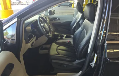 More photos of 2023 Chrysler Pacifica Touring L at Cassill Motors, IA