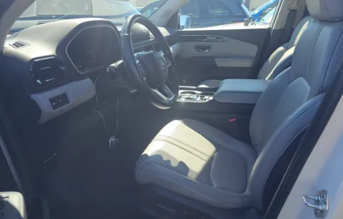 More photos of 2023 Honda Pilot Touring at Cassill Motors, IA