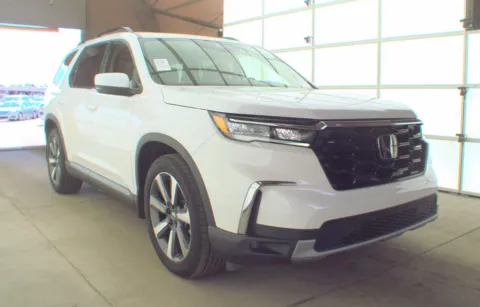 Photos of 2023 Honda Pilot Touring for sale in Cedar Rapids, IA at Cassill Motors