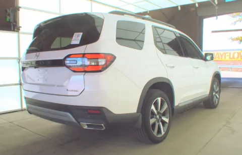 More photos of 2023 Honda Pilot Touring at Cassill Motors, IA