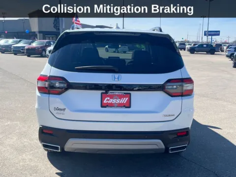 More photos of 2023 Honda Pilot Touring at Cassill Motors, IA
