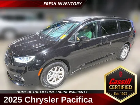 Black 2025 Chrysler Pacifica Select for sale in Cedar Rapids, IA