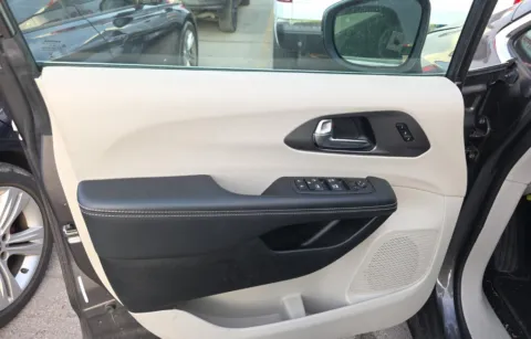More photos of 2023 Chrysler Pacifica Touring L at Cassill Motors, IA