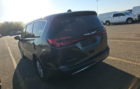 More photos of 2023 Chrysler Pacifica Touring L at Cassill Motors, IA
