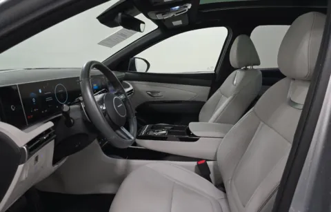 More photos of 2025 Hyundai Tucson Limited at Cassill Motors, IA