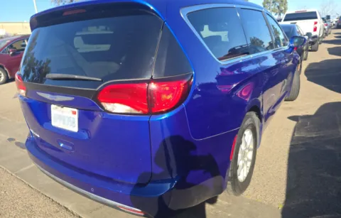 More photos of 2020 Chrysler Pacifica Touring at Cassill Motors, IA