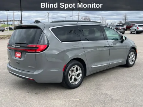 More photos of 2023 Chrysler Pacifica Limited at Cassill Motors, IA
