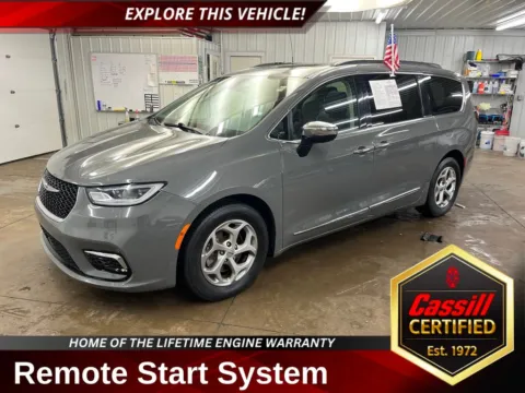 Gray 2023 Chrysler Pacifica Limited for sale in Cedar Rapids, IA
