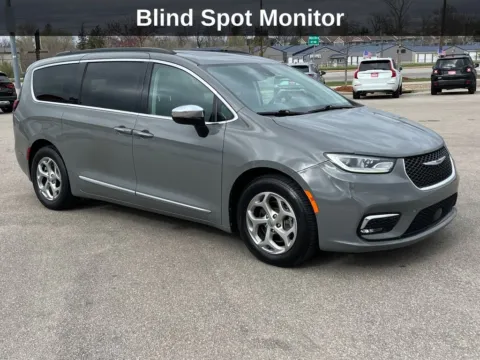 More photos of 2023 Chrysler Pacifica Limited at Cassill Motors, IA