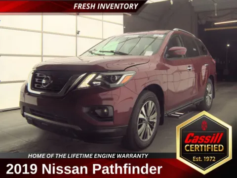 Red 2019 Nissan Pathfinder SL for sale in Cedar Rapids, IA