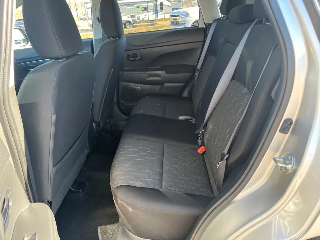 2025 Mitsubishi Outlander Sport ES - Photo 27