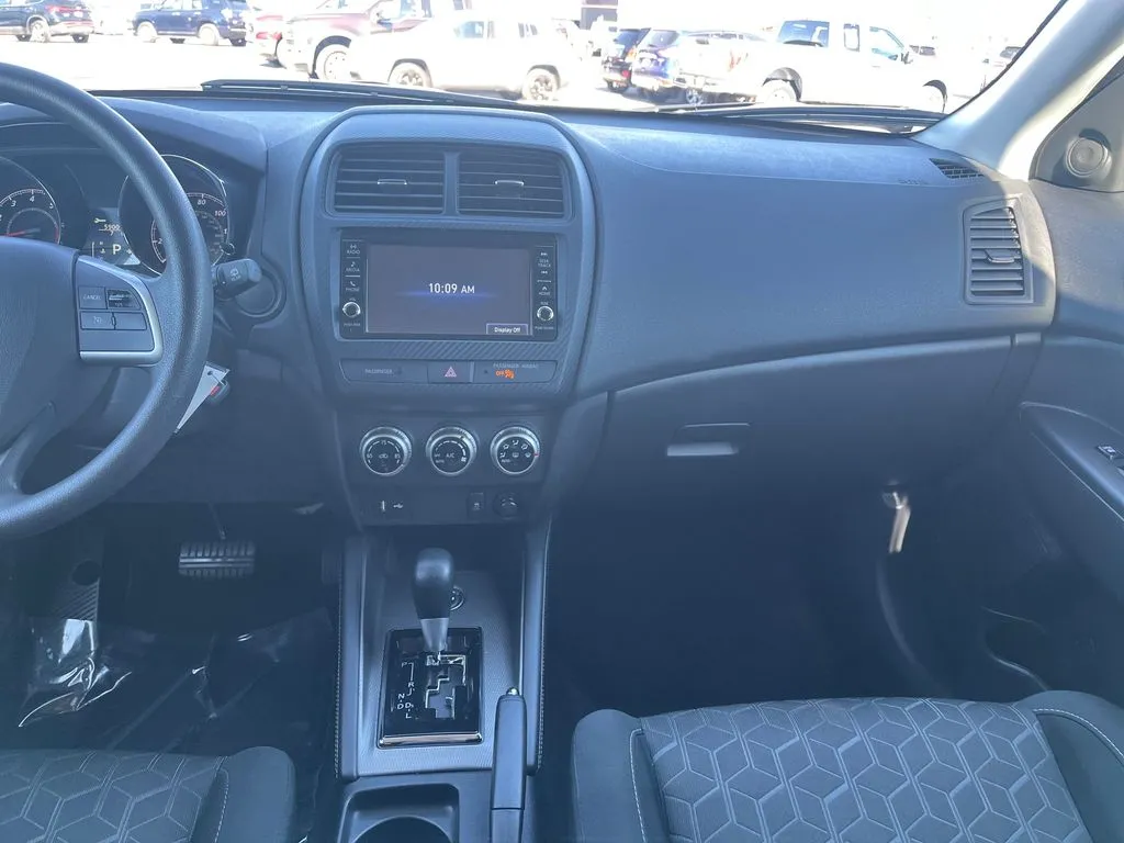 2025 Mitsubishi Outlander Sport ES - Photo 23