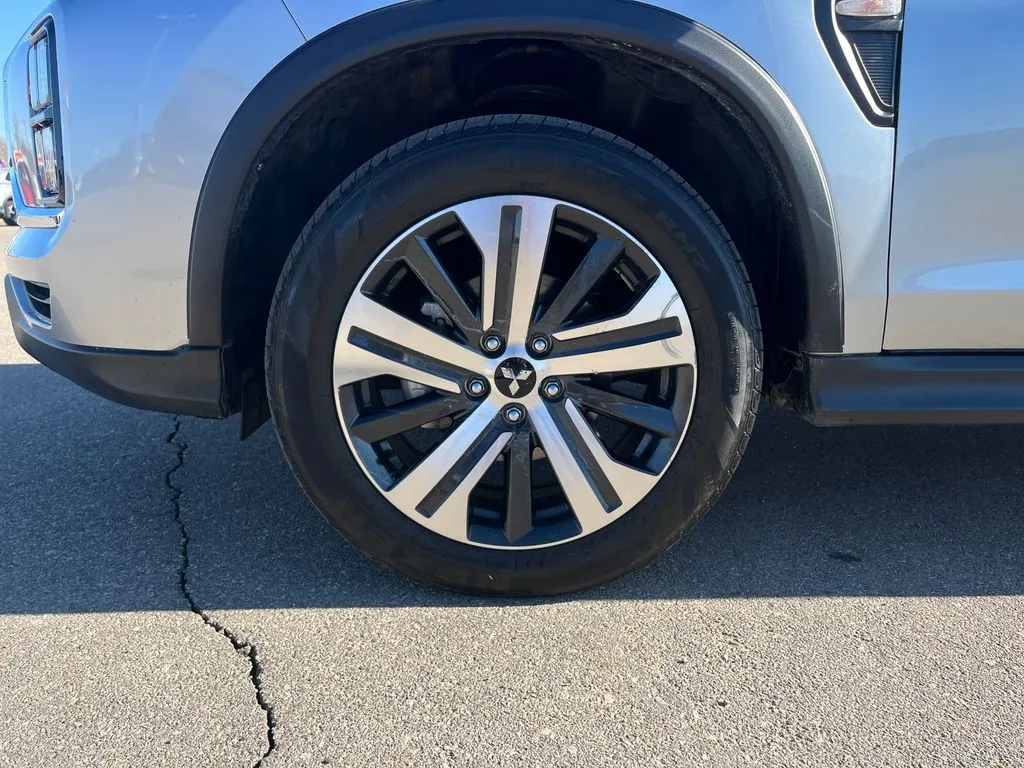 2025 Mitsubishi Outlander Sport ES - Photo 29