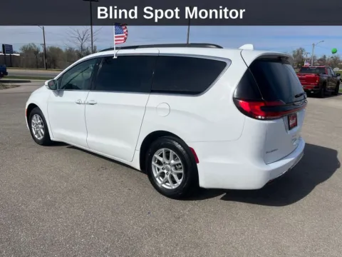 More photos of 2022 Chrysler Pacifica Touring L at Cassill Motors, IA