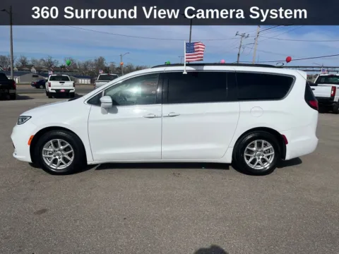 Another view of 2022 Chrysler Pacifica Touring L for sale in Cedar Rapids, IA at Cassill Motors