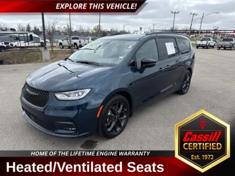 Blue 2025 Chrysler Pacifica Limited for sale in Cedar Rapids, IA