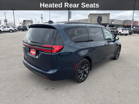 More photos of 2025 Chrysler Pacifica Limited at Cassill Motors, IA