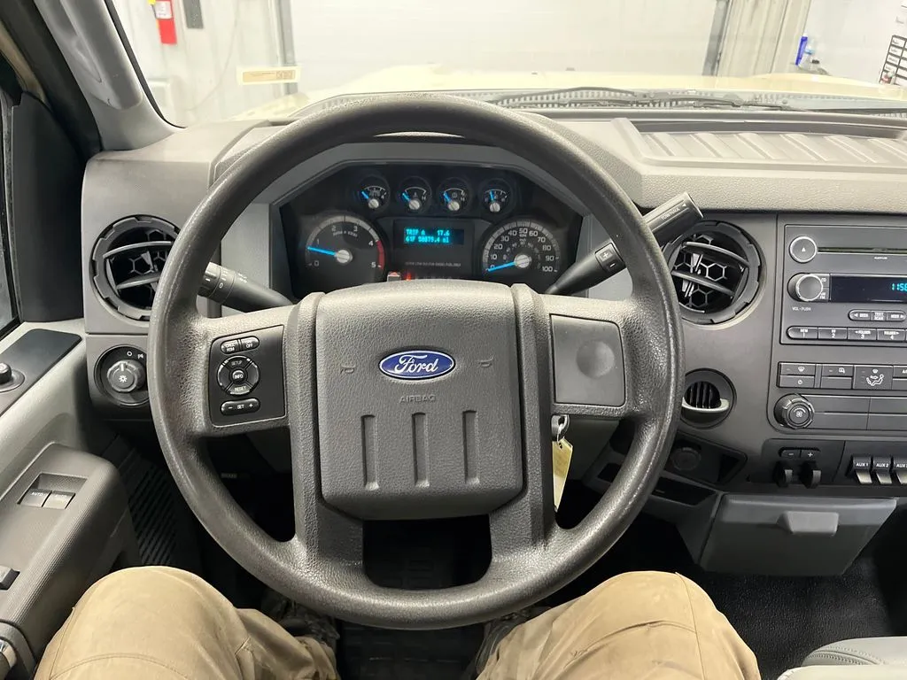 2014 Ford F-550 - Photo 16