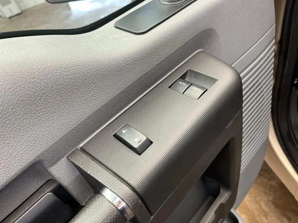 2014 Ford F-550 - Photo 13
