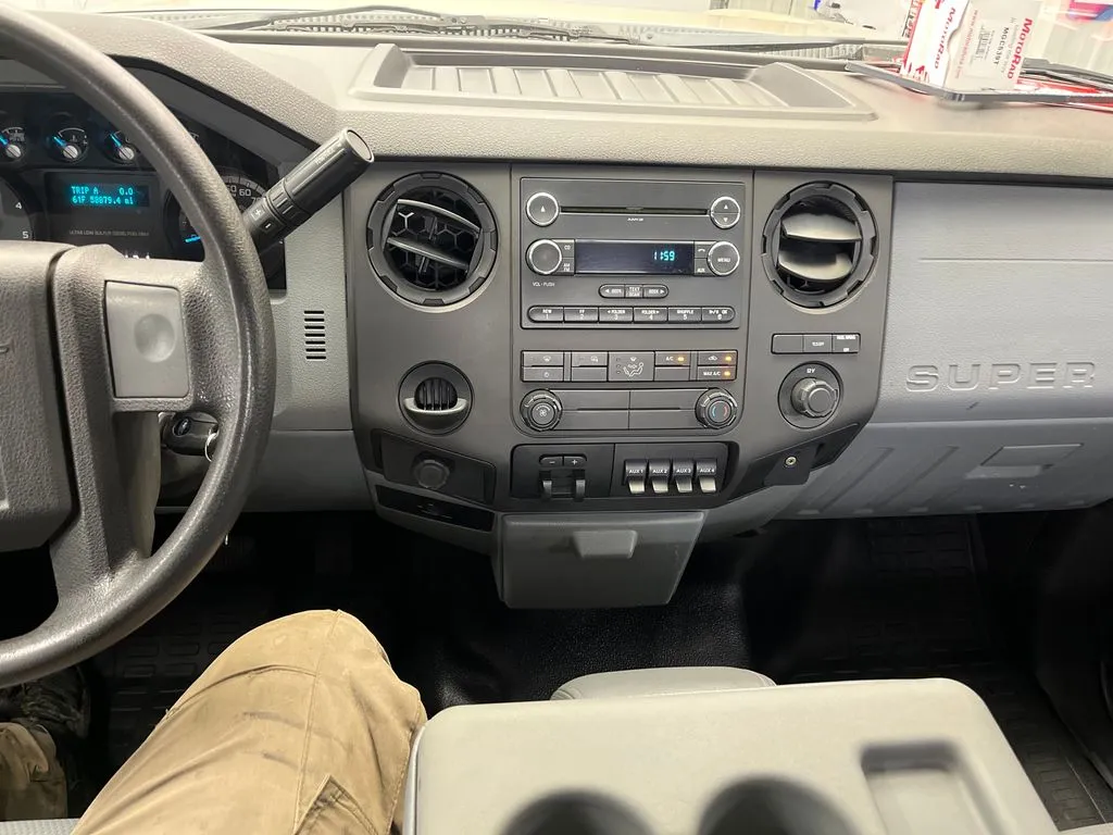 2014 Ford F-550 - Photo 21