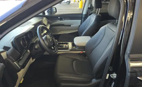 More photos of 2023 Kia Carnival LX at Cassill Motors, IA