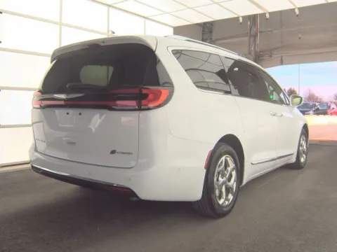 More photos of 2021 Chrysler Pacifica Hybrid Limited at Cassill Motors, IA
