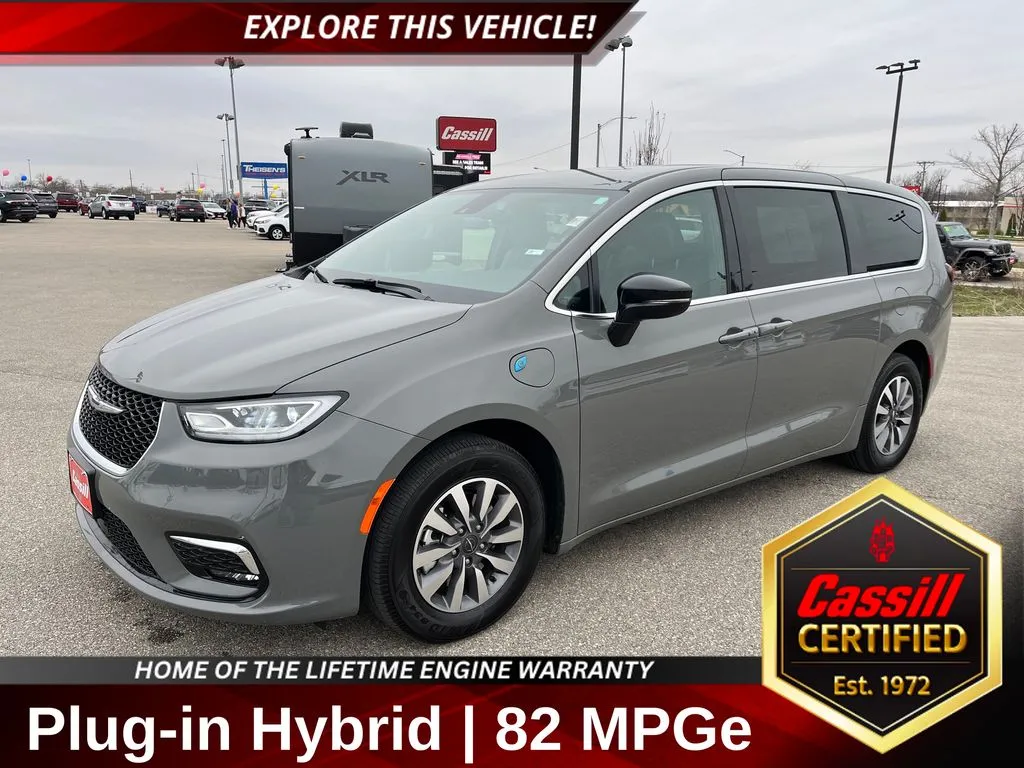 Gray 2025 Chrysler Pacifica Hybrid Select for sale in Cedar Rapids, IA